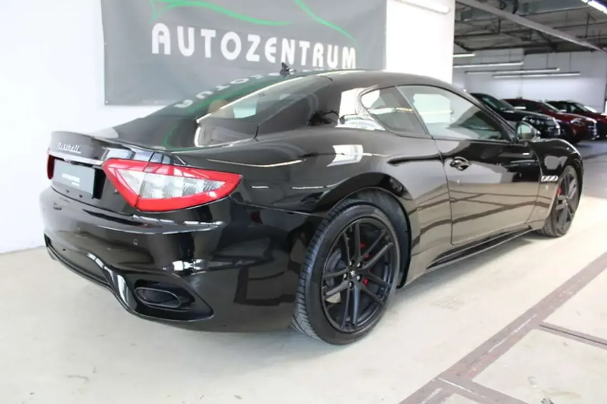 Gebraucht Maserati Granturismo 460 PS (338 kW) 2018 Schwarz Coupé