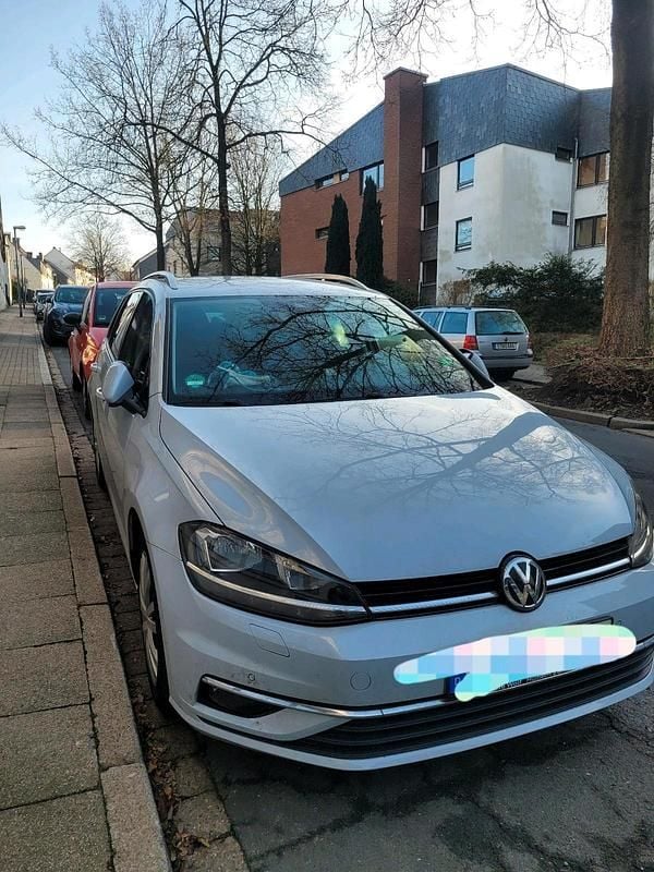 Weiß Gebraucht 2018 VW Golf Kombi | 14.490 € (Fairer Preis) - Bild 1/4