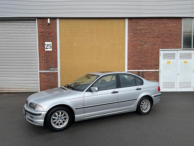 Gebraucht BMW 320 136 PS (100 kW) 2001 Silber Limousine