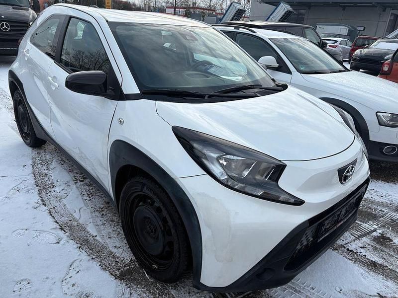 Gebraucht Toyota Aygo X X-play 72 PS (52 kW) 2022 Weiß SUV