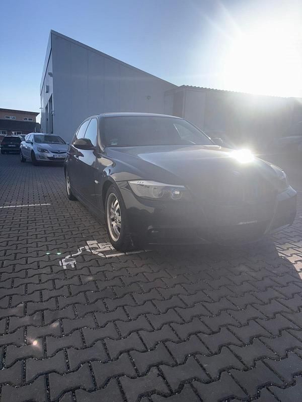 Gebraucht BMW 325 218 PS (160 kW) 2008 Schwarz Limousine