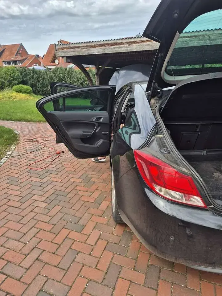Gebraucht Opel Insignia Selection 140 PS (102 kW) 2011 Schwarz Limousine