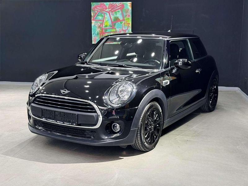 Gebraucht Mini ONE 102 PS (75 kW) 2019 Midnight black metallic Kleinwagen