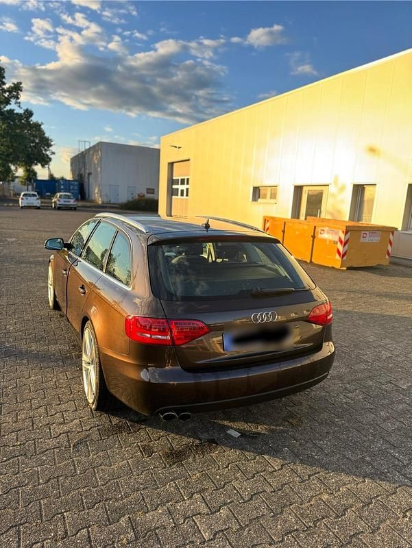 Gebraucht Audi A4 Ambiente 160 PS (117 kW) 2011 Braun Kombi