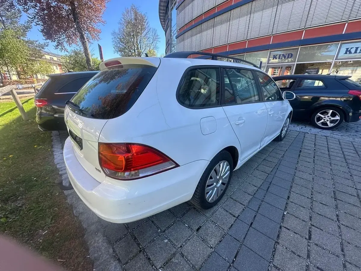 Gebraucht VW Golf VI 90 PS (66 kW) 2010 Weiß Kleinwagen