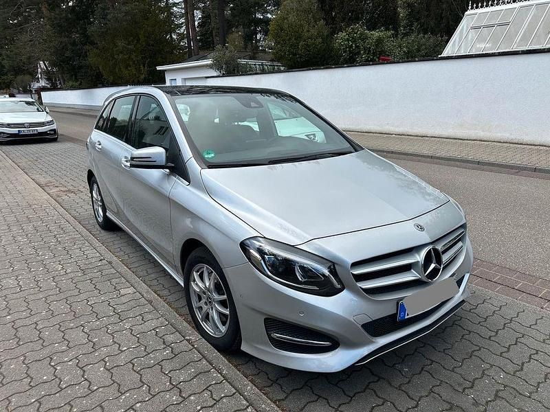 Gebraucht Mercedes B180 122 PS (89 kW) 2018 Silber Van / Kleinbus
