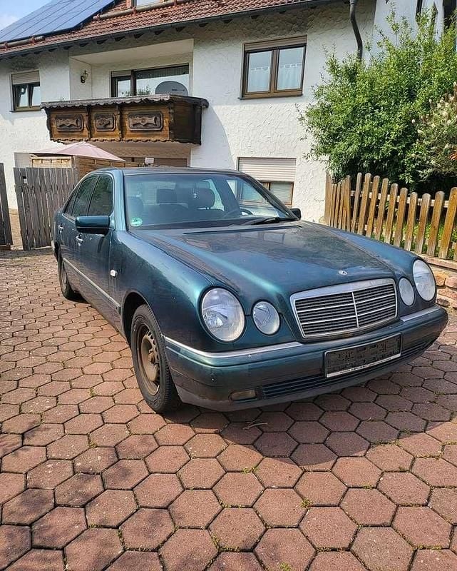 Gebraucht Mercedes E200 Elegance 136 PS (100 kW) 1997 Grün Limousine