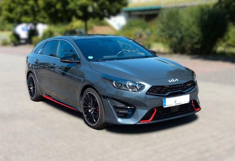 Grau Gebraucht 2022 Kia ProCeed Kleinwagen | 26.400 € (Guter Preis) - Bild 1/4