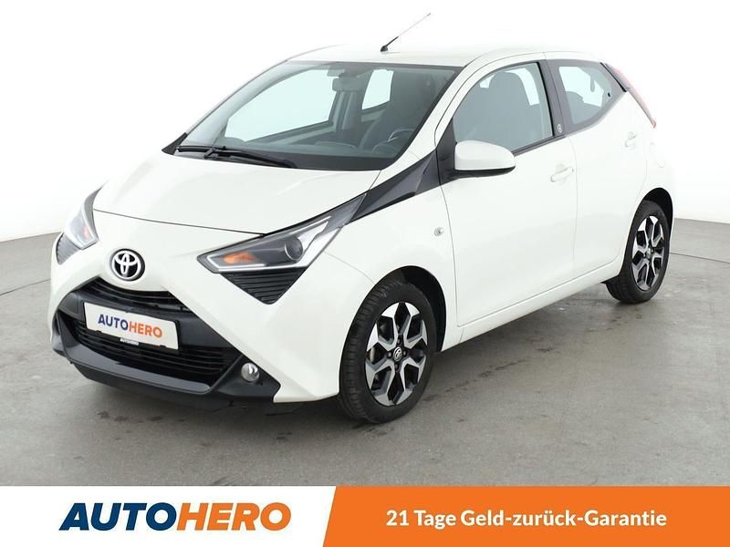 Weiß Gebraucht 2020 Toyota Aygo X-play Kleinwagen | 13.570 € (Fairer Preis) - Bild 1/3