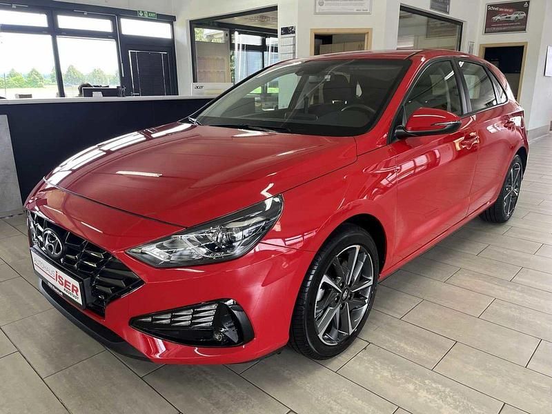 Rot Gebraucht 2024 Hyundai i30 Pure Limousine | 24.810 € (Teuer) - Bild 1/4