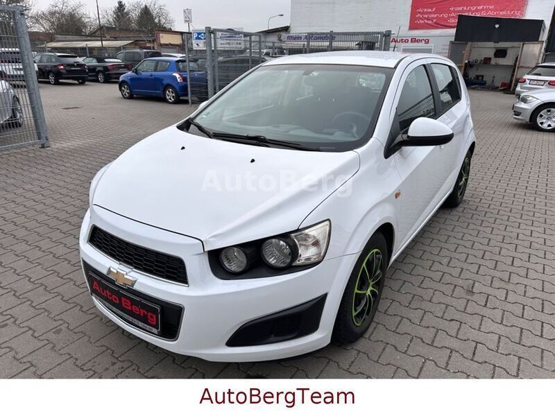 Weiß Gebraucht 2013 Chevrolet Aveo LT Kleinwagen | 3.999 € (Fairer Preis) - Bild 1/4