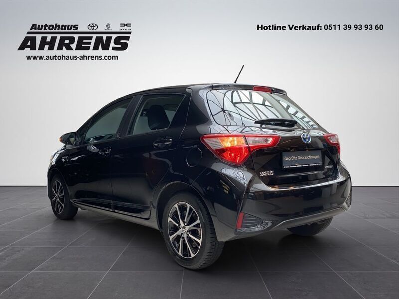 Gebraucht Toyota Yaris Hybrid Team 101 PS (74 kW) 2018 Mysticschwarz mica (metallic) Kleinwagen