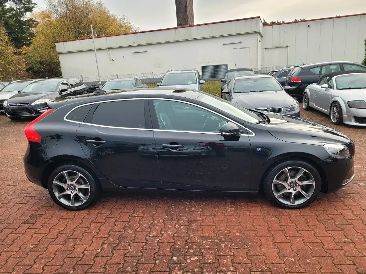 Gebraucht Volvo V40 Ocean Race 150 PS (110 kW) 2016 Schwarz Limousine