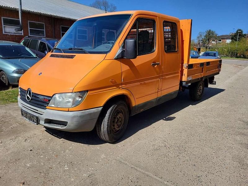 Gebraucht Mercedes Sprinter 109 PS (80 kW) 2002 Tieforange Van