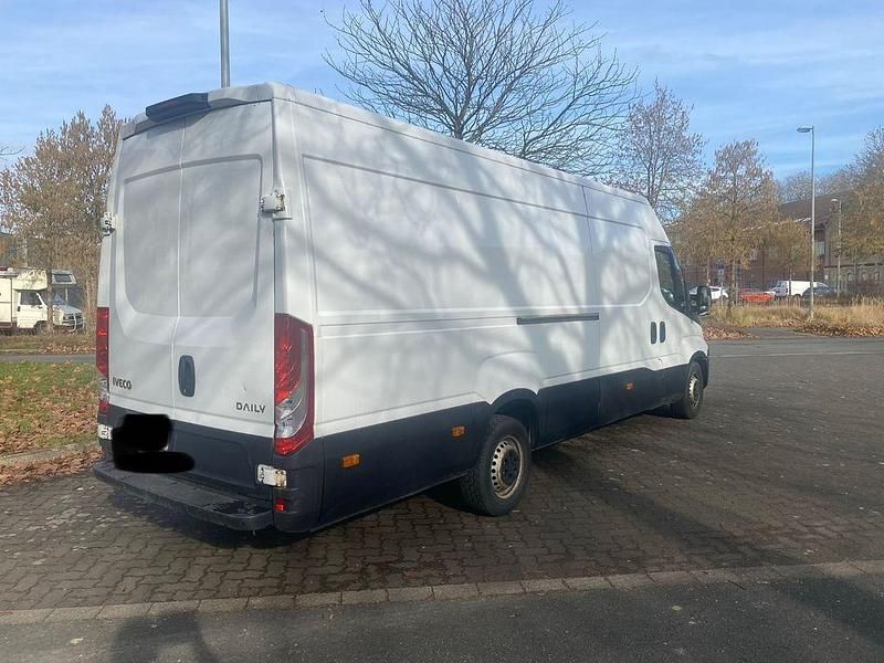Gebraucht Iveco Daily 156 PS (114 kW) 2017 Weiß Limousine