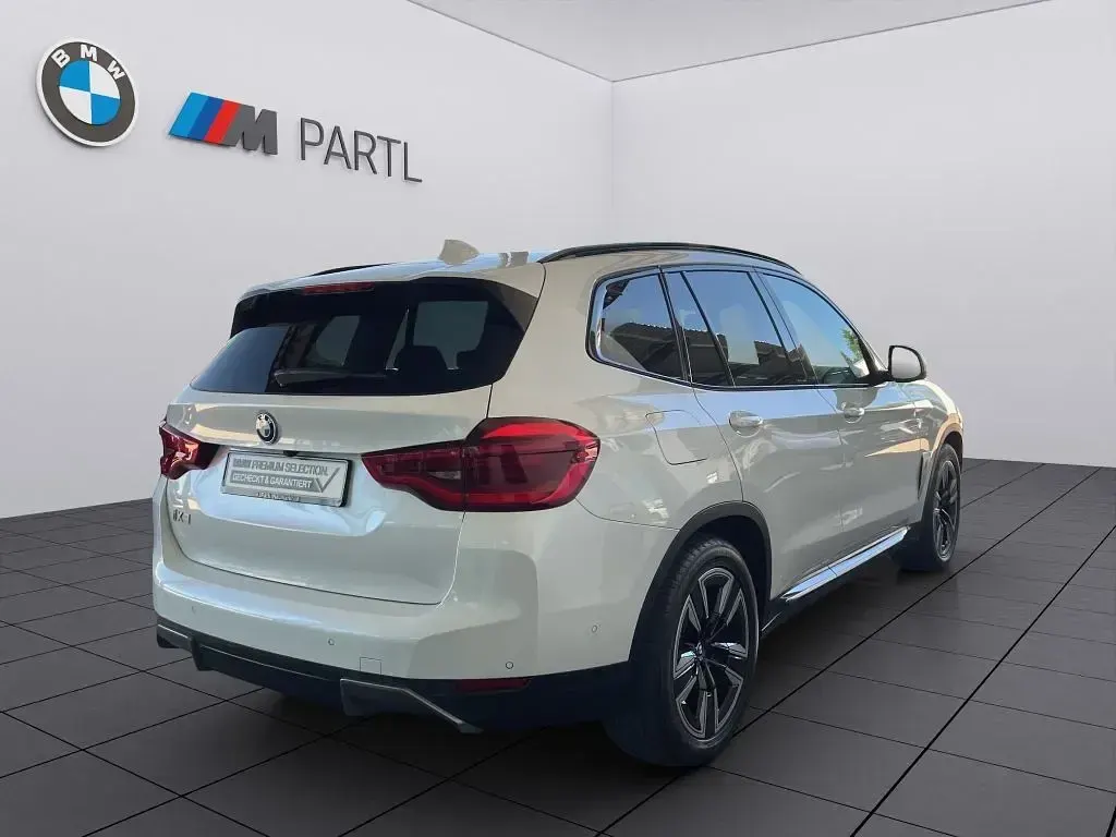 Gebraucht BMW iX3 Shadowline 210 kW (286 PS) 2021 Weiß SUV
