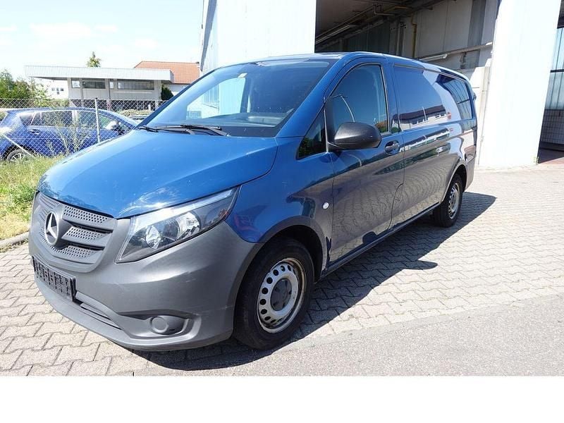 Blau Gebraucht 2016 Mercedes Vito Van / Kleinbus | 7.950 € - Bild 1/4
