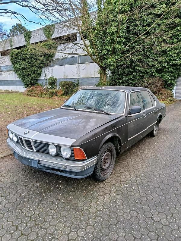 Gebraucht BMW 732 197 PS (144 kW) 1983 Grau Limousine