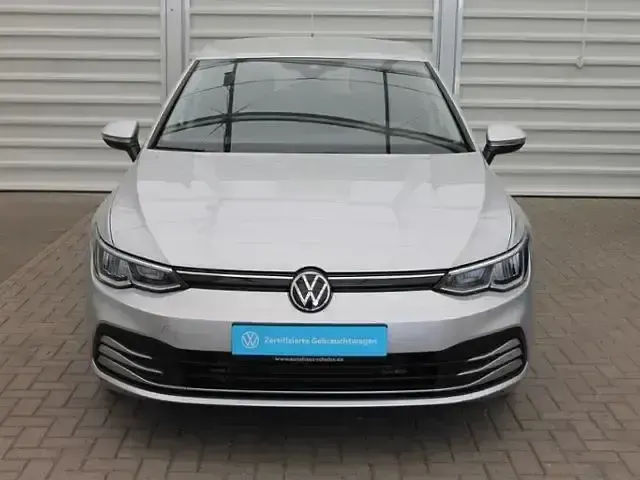 Gebraucht VW Golf VIII Active 131 PS (96 kW) 2022 Silber Limousine