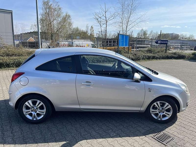 Gebraucht Opel Corsa 95 PS (69 kW) 2011 Limousine