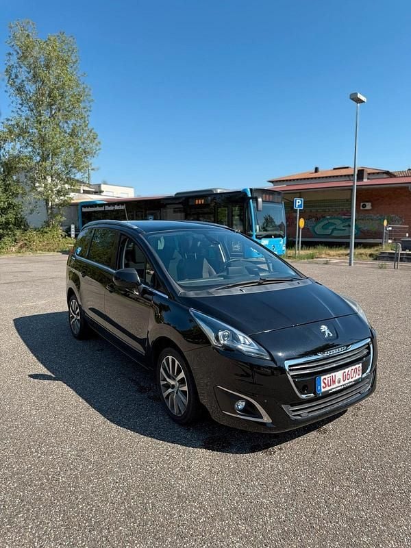 Schwarz Gebraucht 2015 Peugeot 5008 Van / Kleinbus | 3.850 € (Superpreis) - Bild 1/4