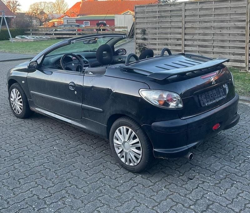 Schwarz Gebraucht 2002 Peugeot 206 CC Cabrio | 1.950 € - Bild 1/4