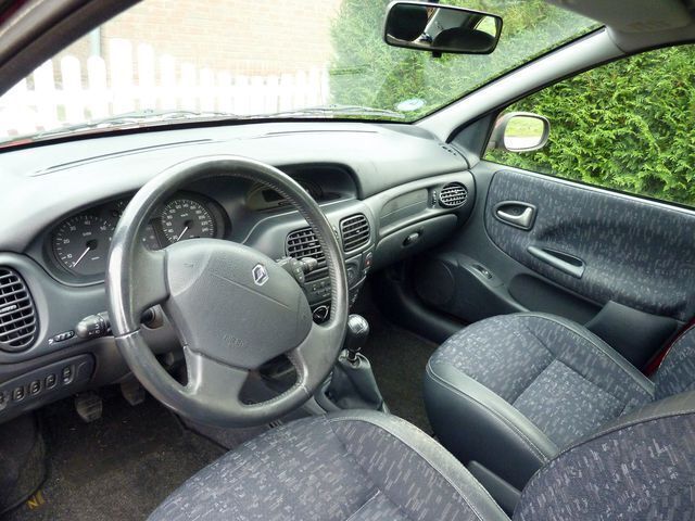 Gebraucht Renault Mégane II Expression 95 PS (69 kW) 2002 Rot metallic Limousine