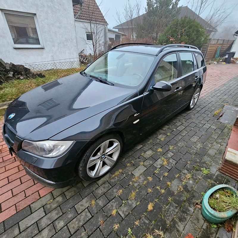 Gebraucht BMW 320 163 PS (119 kW) 2007 Schwarz Kombi