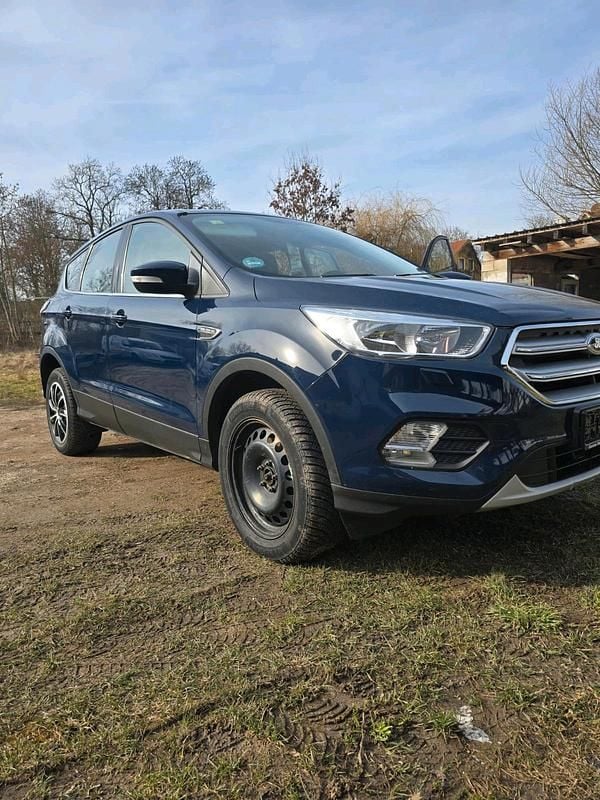 Gebraucht Ford Kuga 150 PS (110 kW) 2019 Blau SUV