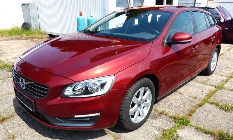 Rot Gebraucht 2014 Volvo V60 Kinetic Kombi | 13.999 € (Fairer Preis) - Bild 1/4