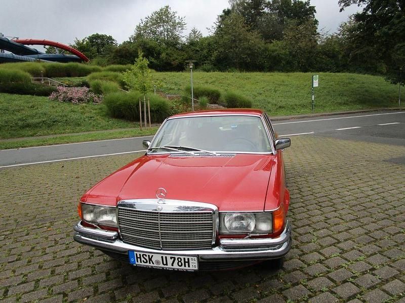 Rot Gebraucht 1978 Mercedes 450 Limousine | 25.900 € - Bild 1/4
