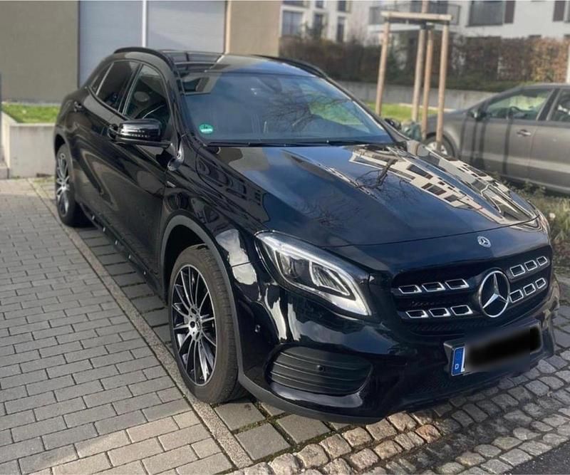 Gebraucht Mercedes GLA200 AMG line 156 PS (114 kW) 2018 Schwarz SUV