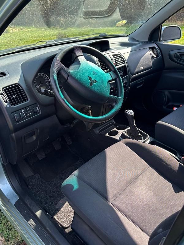 Gebraucht Mitsubishi Space Star 105 PS (77 kW) 2004 Andere farben Van / Kleinbus