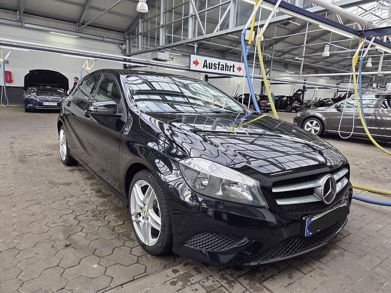 Schwarz Gebraucht 2013 Mercedes A180 Limousine | 11.000 € (Guter Preis) - Bild 1/4