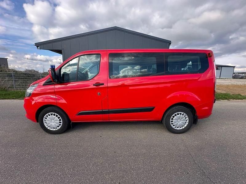 Używany Ford Transit Trend 105 KM (77 kW) 2018 Czerwony Minivan