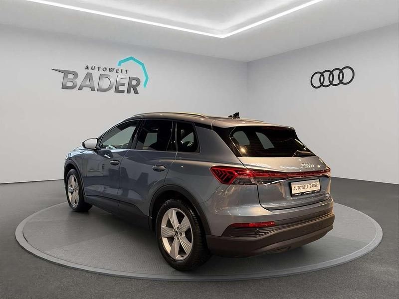 Gebraucht Audi e-tron Basis 150 kW (204 PS) 2022 Geysirblau metallic SUV