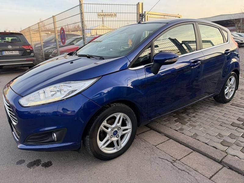 Blau Gebraucht 2014 Ford Fiesta Titanium Limousine | 4.900 € (Guter Preis) - Bild 1/4