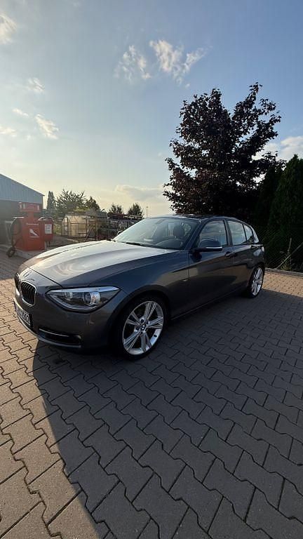 Grau Gebraucht 2011 BMW 116 Sport Line Kleinwagen | 8.300 € (Fairer Preis) - Bild 1/4