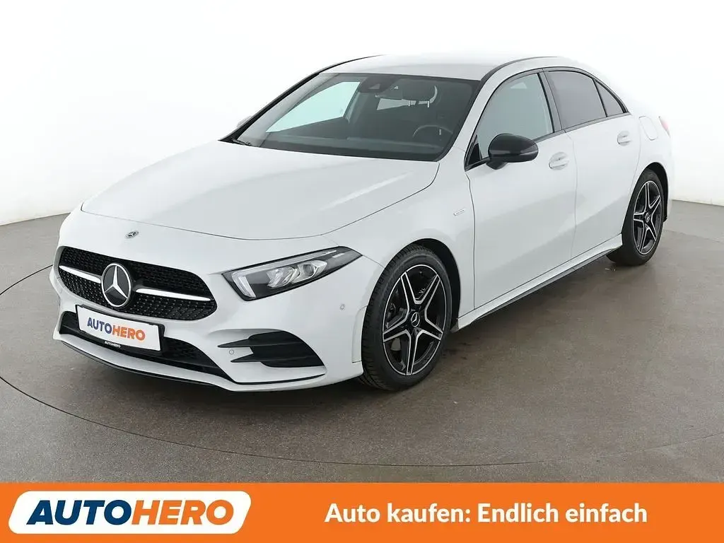 Gebraucht Mercedes A200 AMG line 163 PS (119 kW) 2021 Limousine