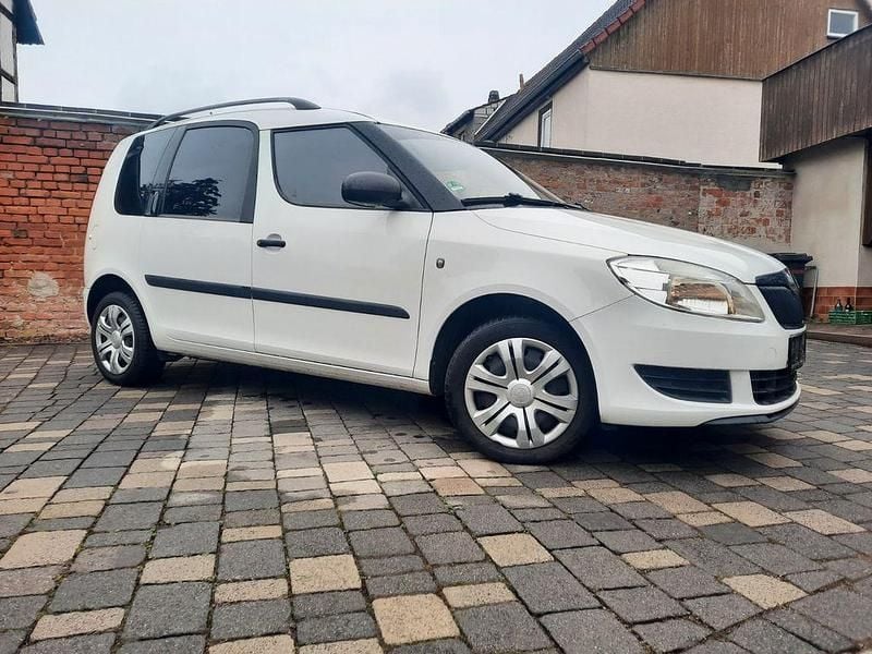 Gebraucht Skoda Roomster 69 PS (50 kW) 2011 Weiß Van / Kleinbus