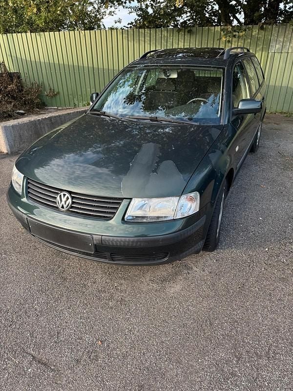 Grün Gebraucht 1998 VW Passat Kombi | 2.500 € (Etwas zu teuer) - Bild 1/1