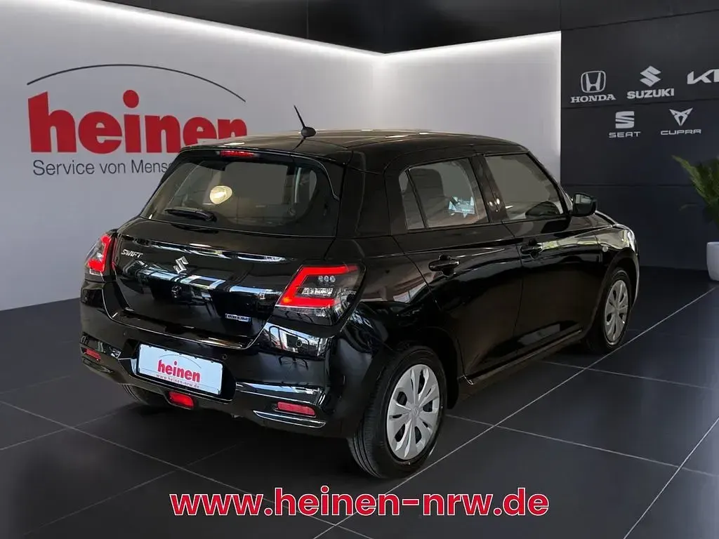 Neu Suzuki Swift Club 82 PS (60 kW) 2026 Super black pearl Kleinwagen