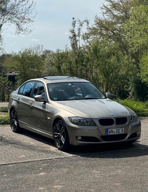 Braun Gebraucht 2011 BMW 318 Limousine | 6.800 € (Fairer Preis) - Bild 1/4