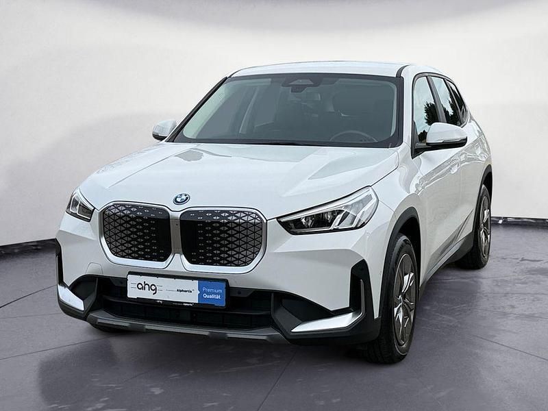 Gebraucht BMW iX1 Performance 230 kW (313 PS) 2023 Alpinweiß uni SUV