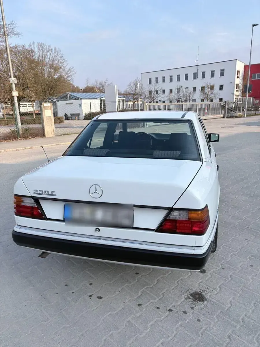 Gebraucht Mercedes 230 132 PS (97 kW) 1990 Weiß Limousine
