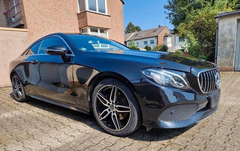 Gebraucht Mercedes E220 194 PS (142 kW) 2017 Schwarz Coupé