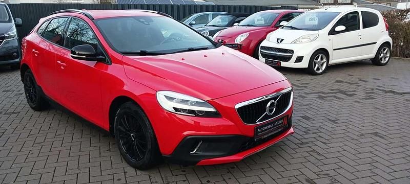 Gebraucht Volvo V40 CC 150 PS (110 kW) 2016 Passion red / solid Kombi