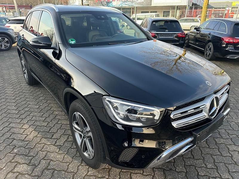 Gebraucht Mercedes GLC300 245 PS (180 kW) 2022 Schwarz SUV