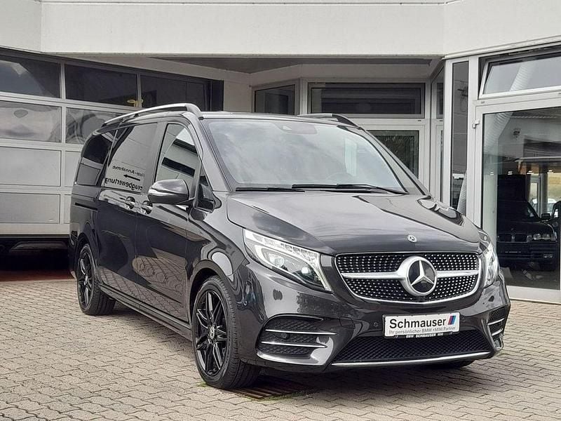 Grau Gebraucht 2020 Mercedes V220 AMG line Van / Kleinbus | 43.666 € (Fairer Preis) - Bild 1/4