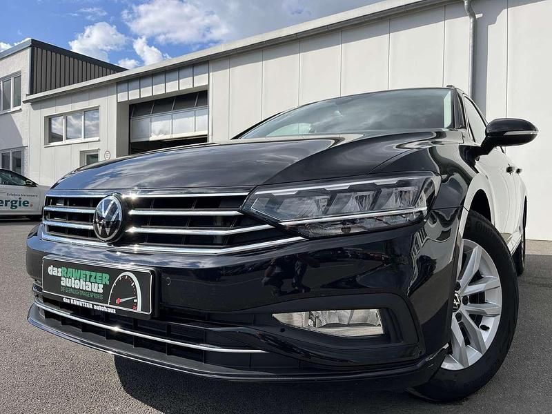 Deep black Gebraucht 2022 VW Passat Business Kombi | 25.860 € (Fairer Preis) - Bild 1/4